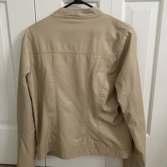 Faux leather jacket - Picture 3 of 4